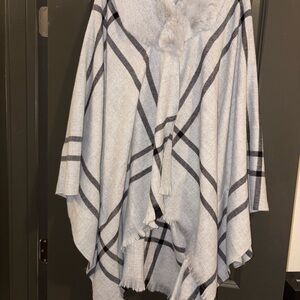 Liz Claiborne Light Gray Plaid Poncho